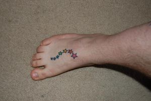 7 stars in the colors of the rainbow