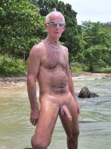 tumblr m8g069HDUf1rca320o1 500