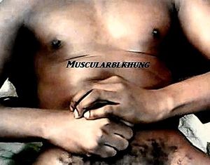 !Msclrblkhng .arms crossed