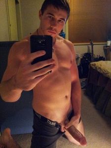 Originally shared on this site by 24collegekid420.