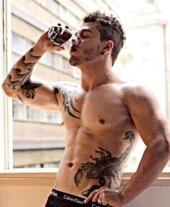 makes one wonder if his "stinger" is as big as that tattoo