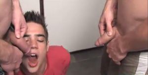 BE KINKYNOTABOOMENSEX HOT AND PISS ON BOYS