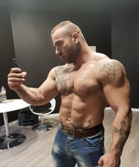 DtgX46gX4AMsoow.jpg