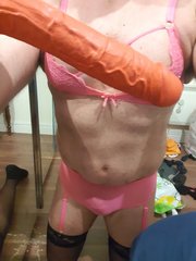 Who wants to cam with me_ .jpeg