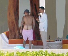 Justin Bieber mooning 2.jpg