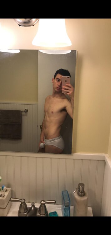 Screenshot_20201128-193537_Grindr.jpg