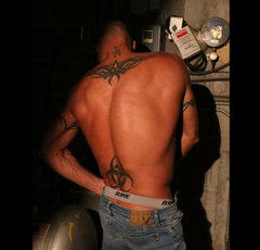 bdsmlr-10022018-eODLpsf1JF.jpg