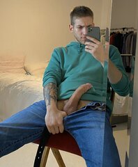 selfie-guy-with-his-cock-out.jpeg