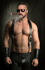 LeatherGuyz1002.jpg