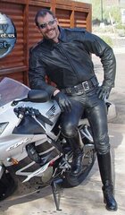 LeatherGuyz1013.jpg
