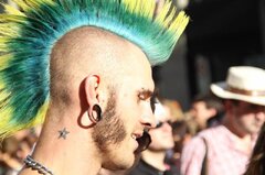 R62 - Bright Punk