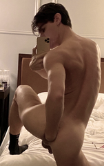 Aiden Ward selffing.png