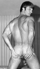 Jeremy Brent (aka Erron) cute little hole.png
